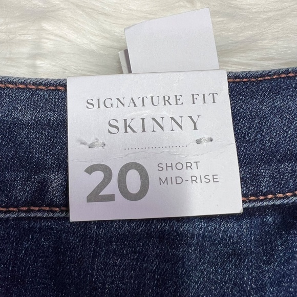 👖NWT🤩 |•LANE BRYANT•| Signature Fit Skinny Mid-RIse Size 20 Short👖 - Picture 6 of 9